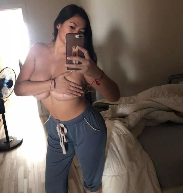 Is there someone can hold my heavy boobs