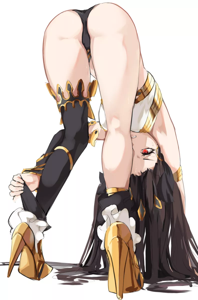 Ishtar's thighs from behind