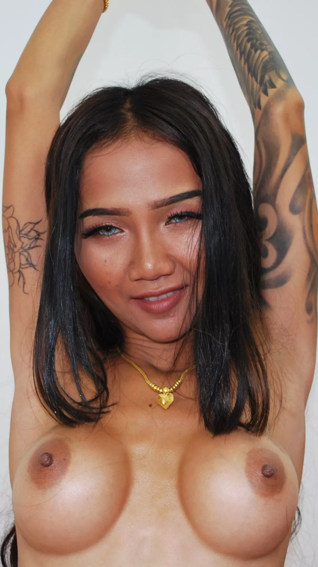 Make the arrow orange if you want my private Snapchat :)