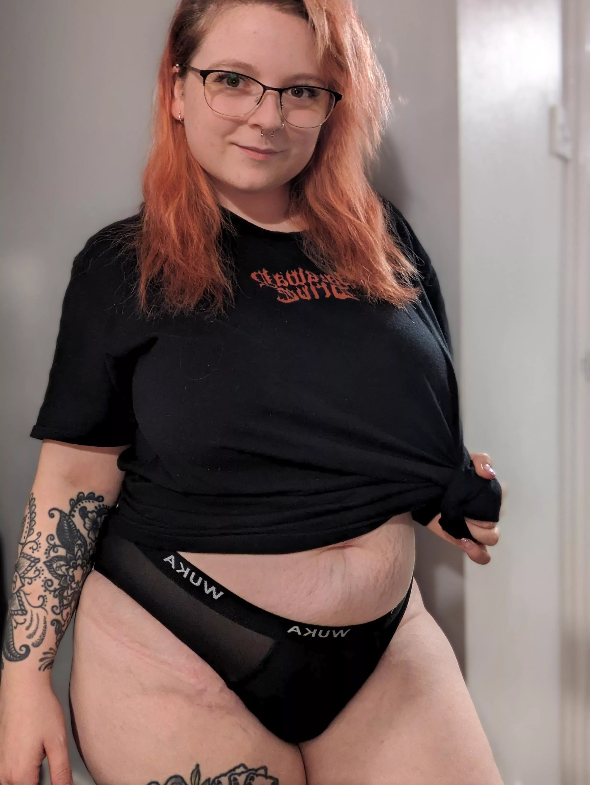 Mummy wants to smother you with her thick thighs