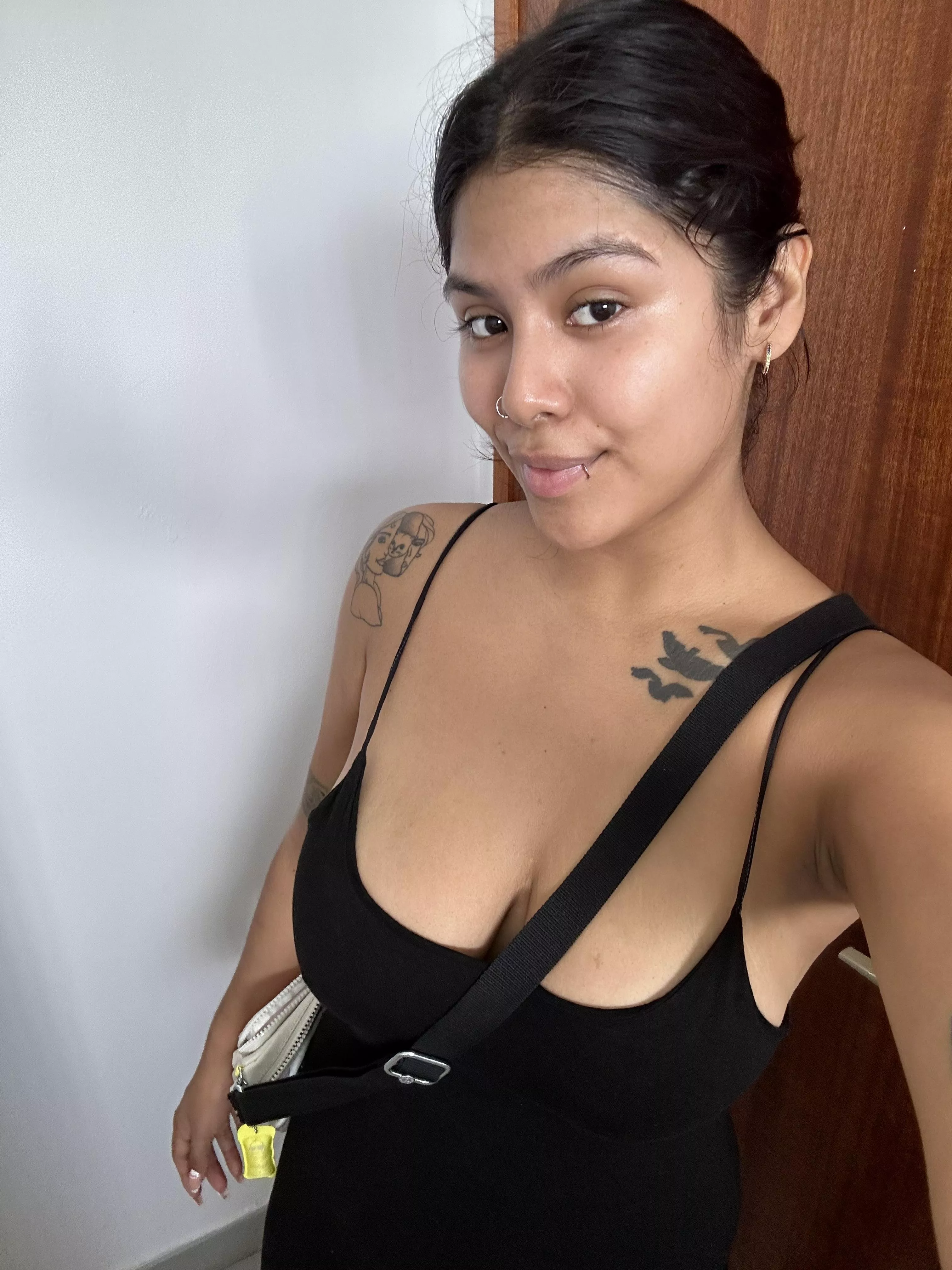 No bra, no problem right? 💕