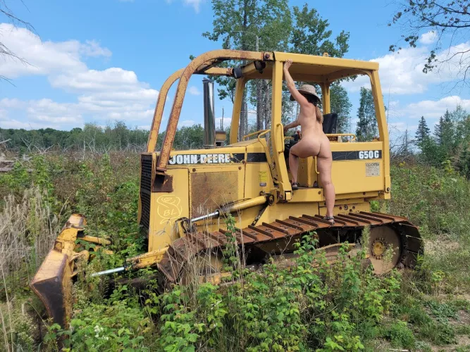 They forgot about their old John Deere 🚜