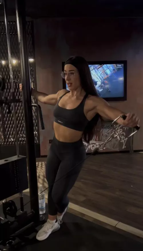 When I was an amateur in the gym I was soooo skinny but now I’m strong & ya girls got some muscles with a really fat pussy it’s good to always reflect on how [f]ar you’ve come🥹🙈