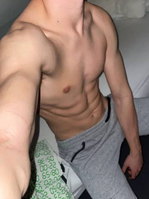 21 fit collige looking for hot fit bro’s send pic for snap
