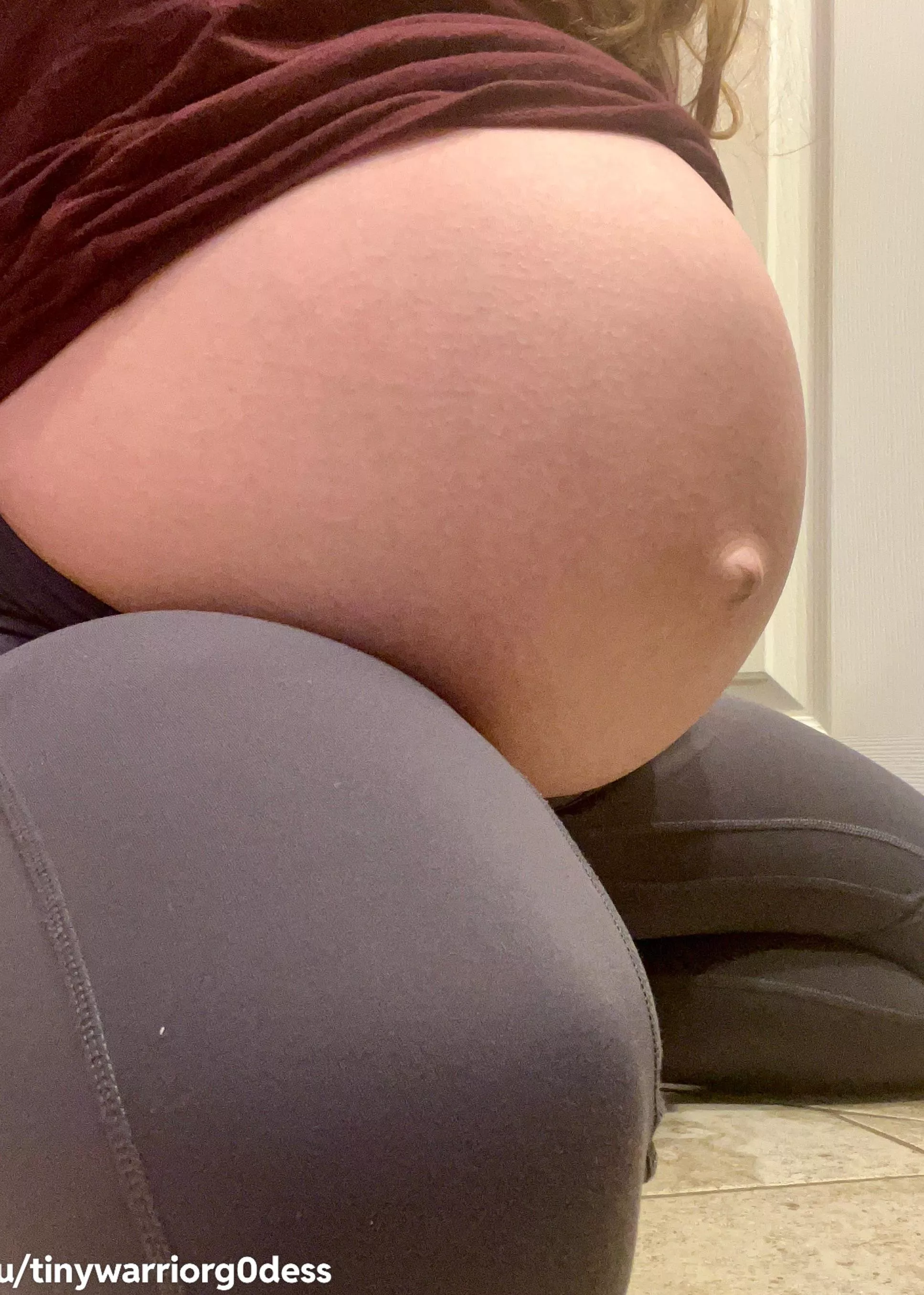 39 week Pregnant Belly Shot 😋💗🤰 Show the Bump Some Love?