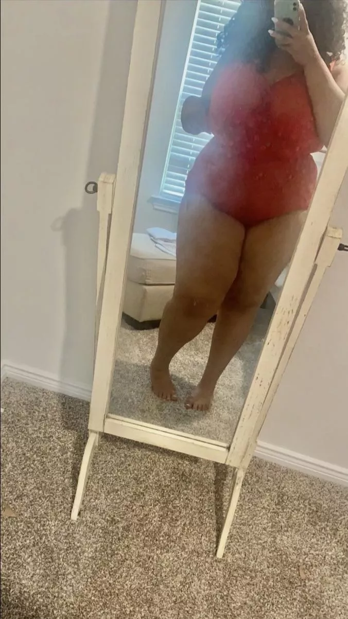 Cherry red and blurry pics🍒