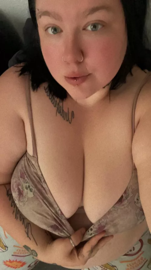 Could you date this 28 year old chubby girl with big tits?
