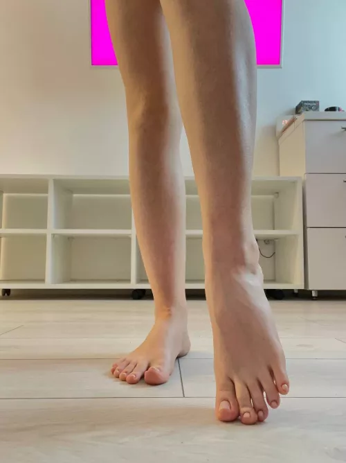 Describe my feet in 1 word