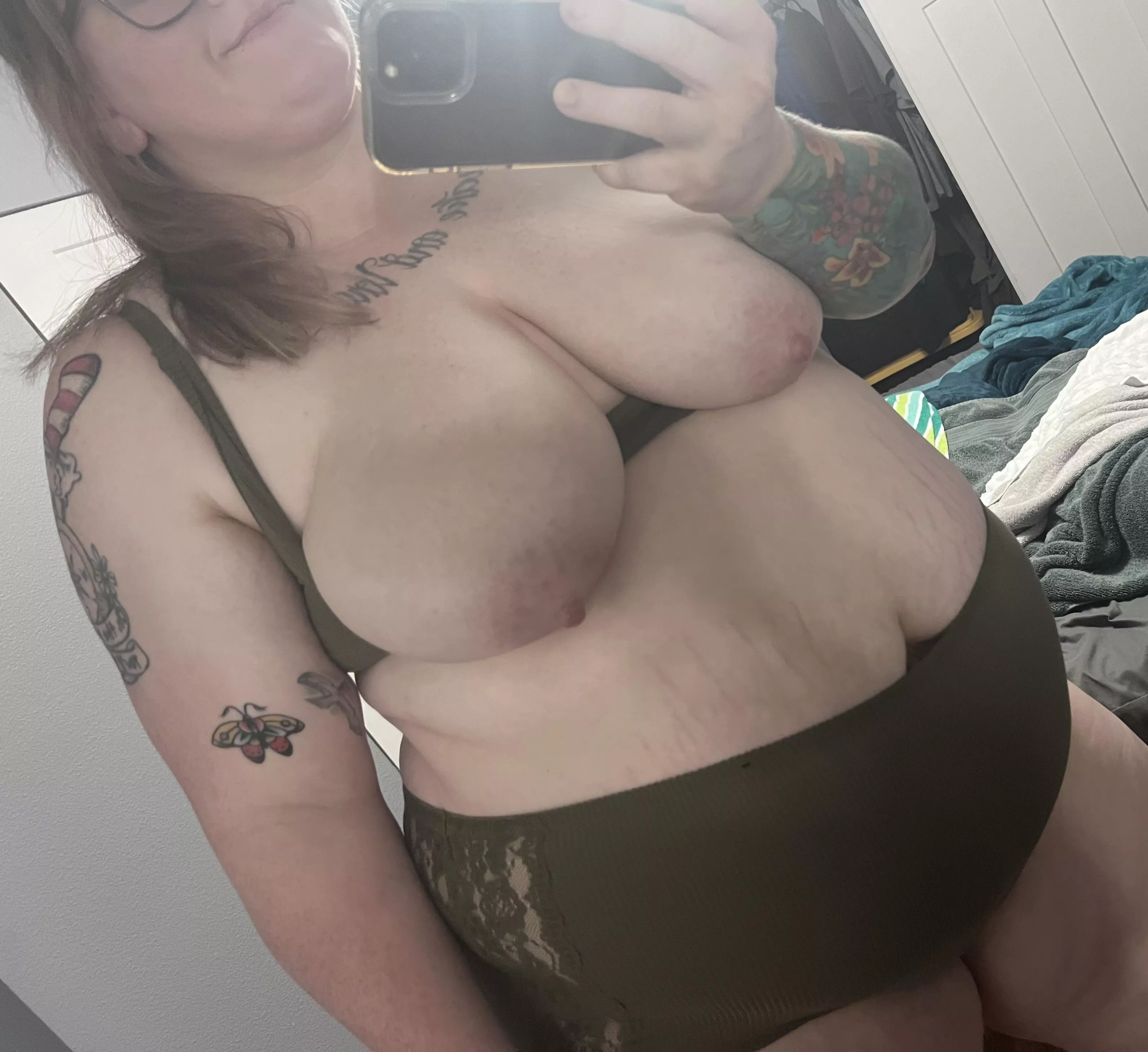 Hubby’s gone - let’s have some fun 😈