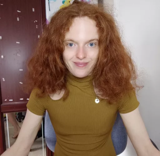 I like wearing tight tops