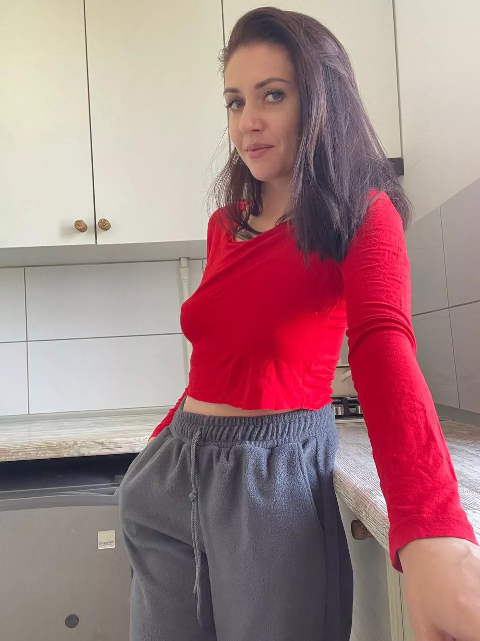 I'm so free, do you like how the red accentuates my figure? 😳