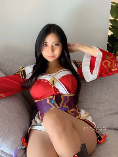 my ahri cosplay came in ❤️