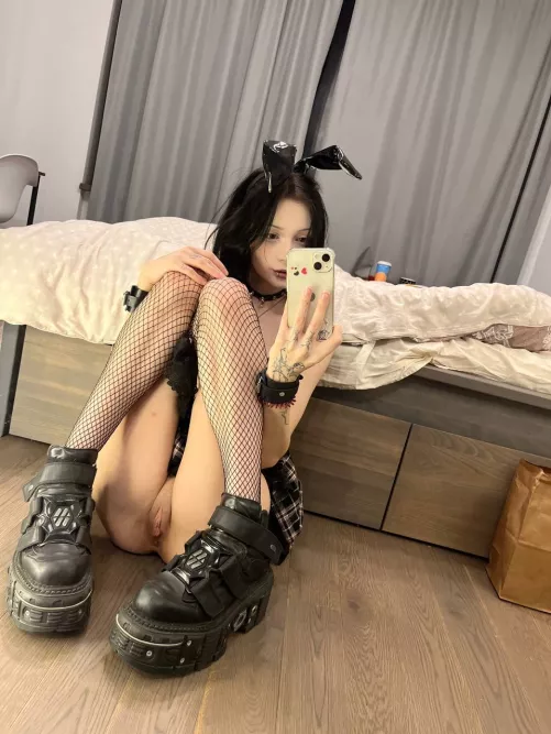 Shall we take a walk in the park? but keep in mind that I will be without panties