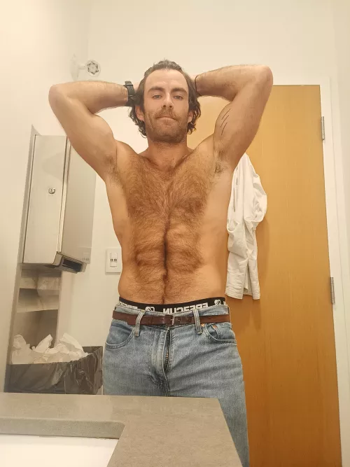 Who likes hairy armpits and torso ?