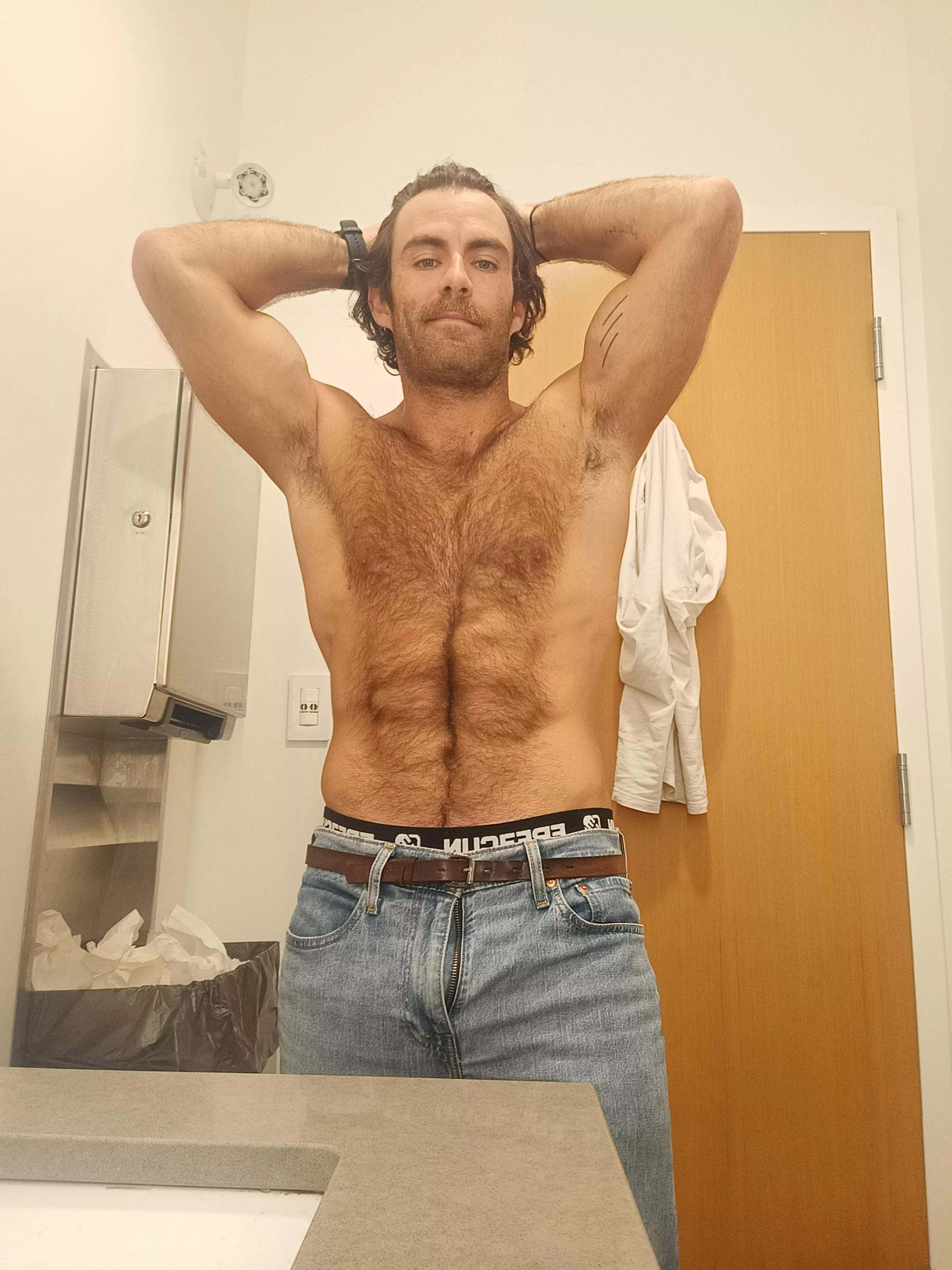 Who likes hairy armpits and torso ?