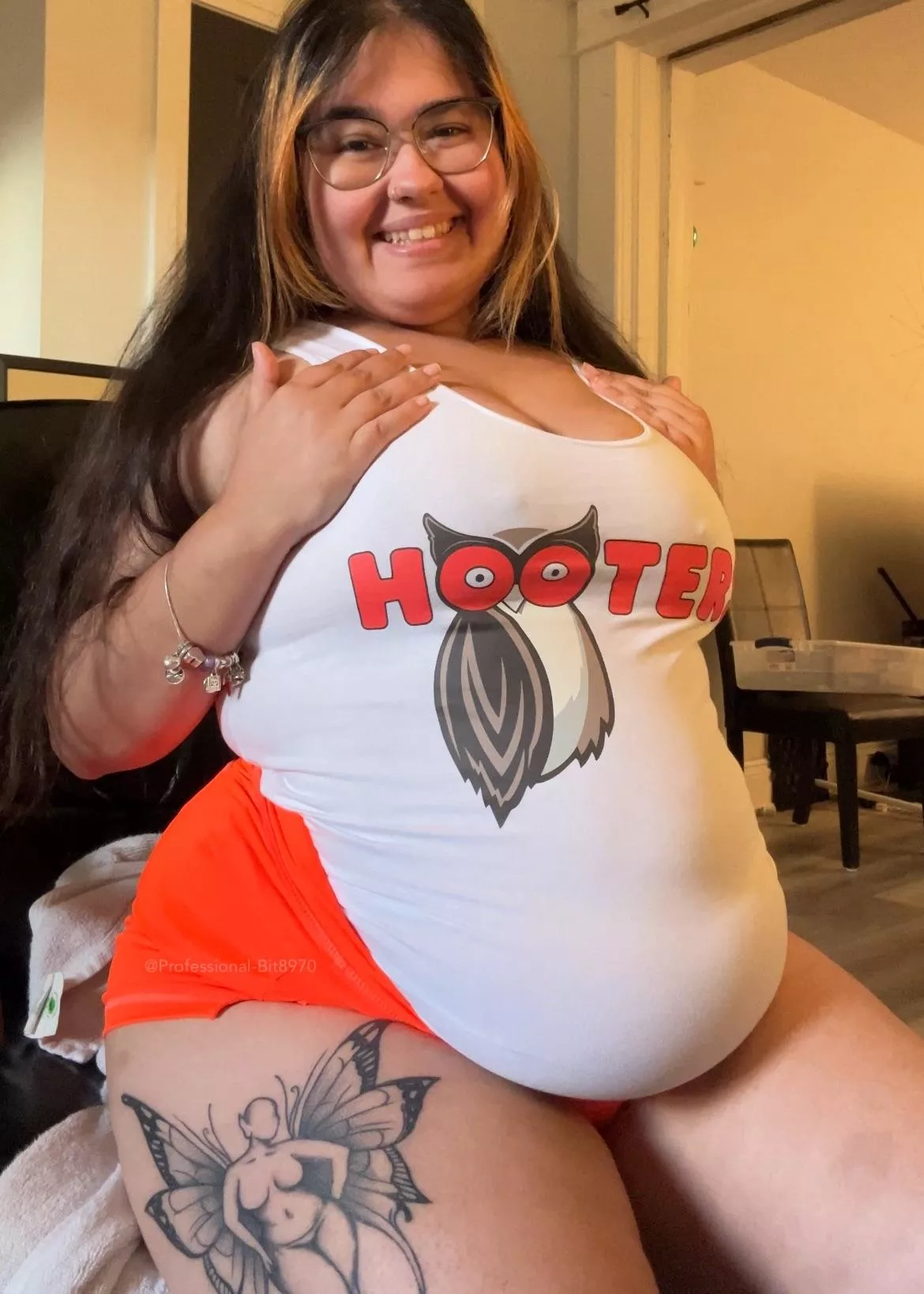 who thinks fat girl hooters should be a thing?