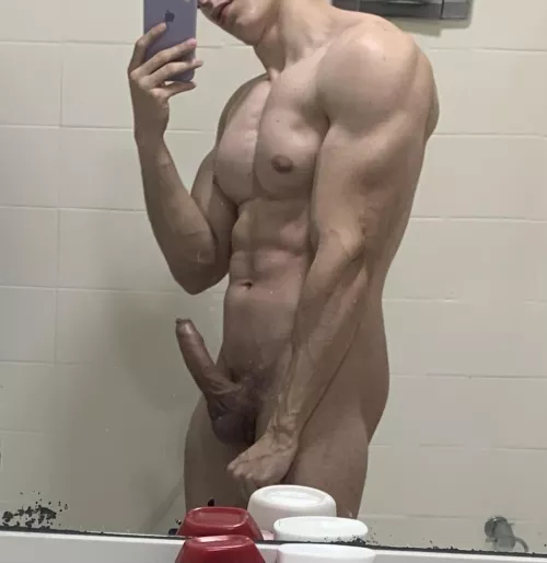 Would you get on your knees for this muscle boy? 💪🏻😏🔥