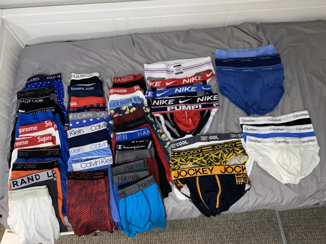 21 year old college lacrosse jock with sweaty boxers, boxer briefs, briefs, & jockstraps. Hit me up if you are interested