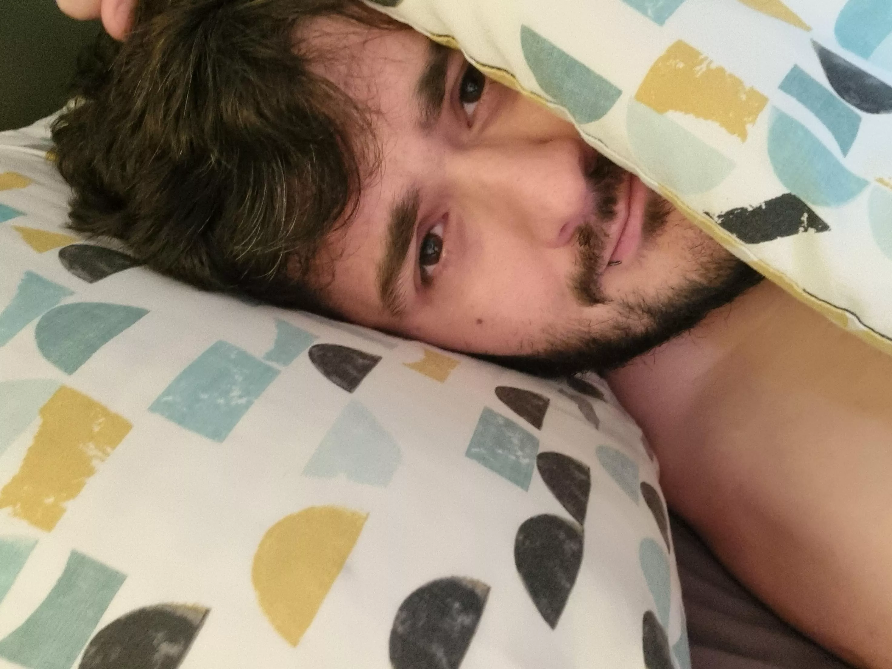 33 UK got that Monday feeling.. that feeling to stay in bed and game Hahaha. Damn you, Work!🤣