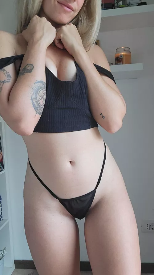 Comfy little black thong [f]