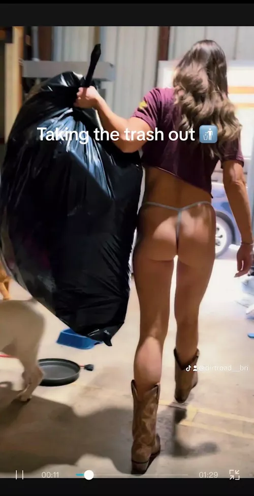 Country girl doing her chores 🍑😘