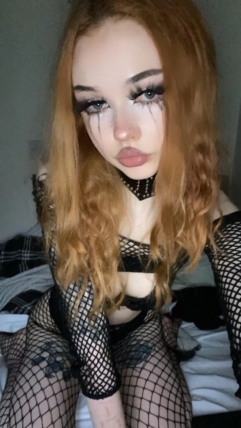Do u like ur goth girls cute or scary 👀