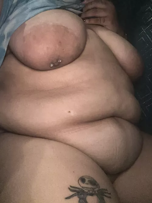 Feeling kinda self conscious lately, so I figured hey why not post a nude lmao. Happy Sunday 👍🏽