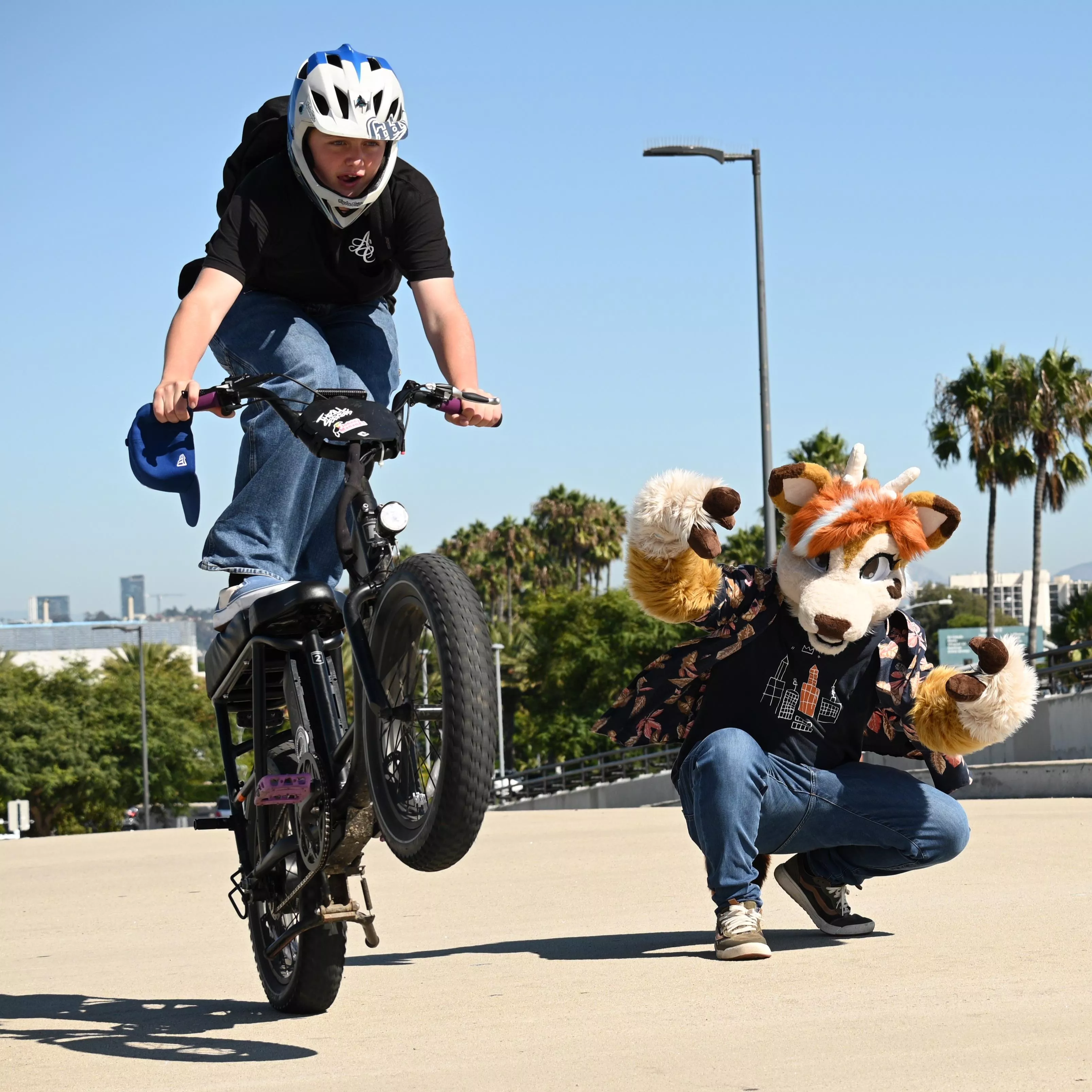 Had a dude wheelie right in front of me. Hardest pic I have of me in suit. 🛵🤘