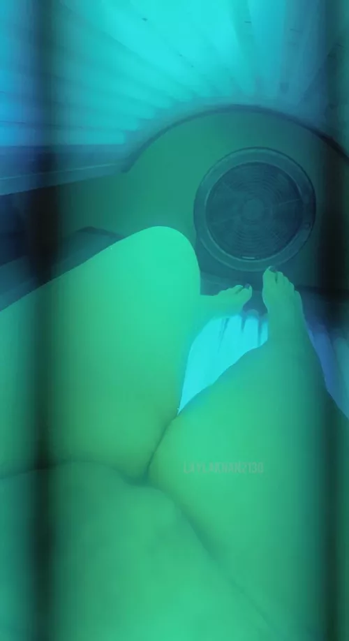 Hot and horny after the sunbed