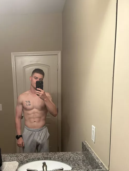 I can’t decide if I should keep these sweatpants