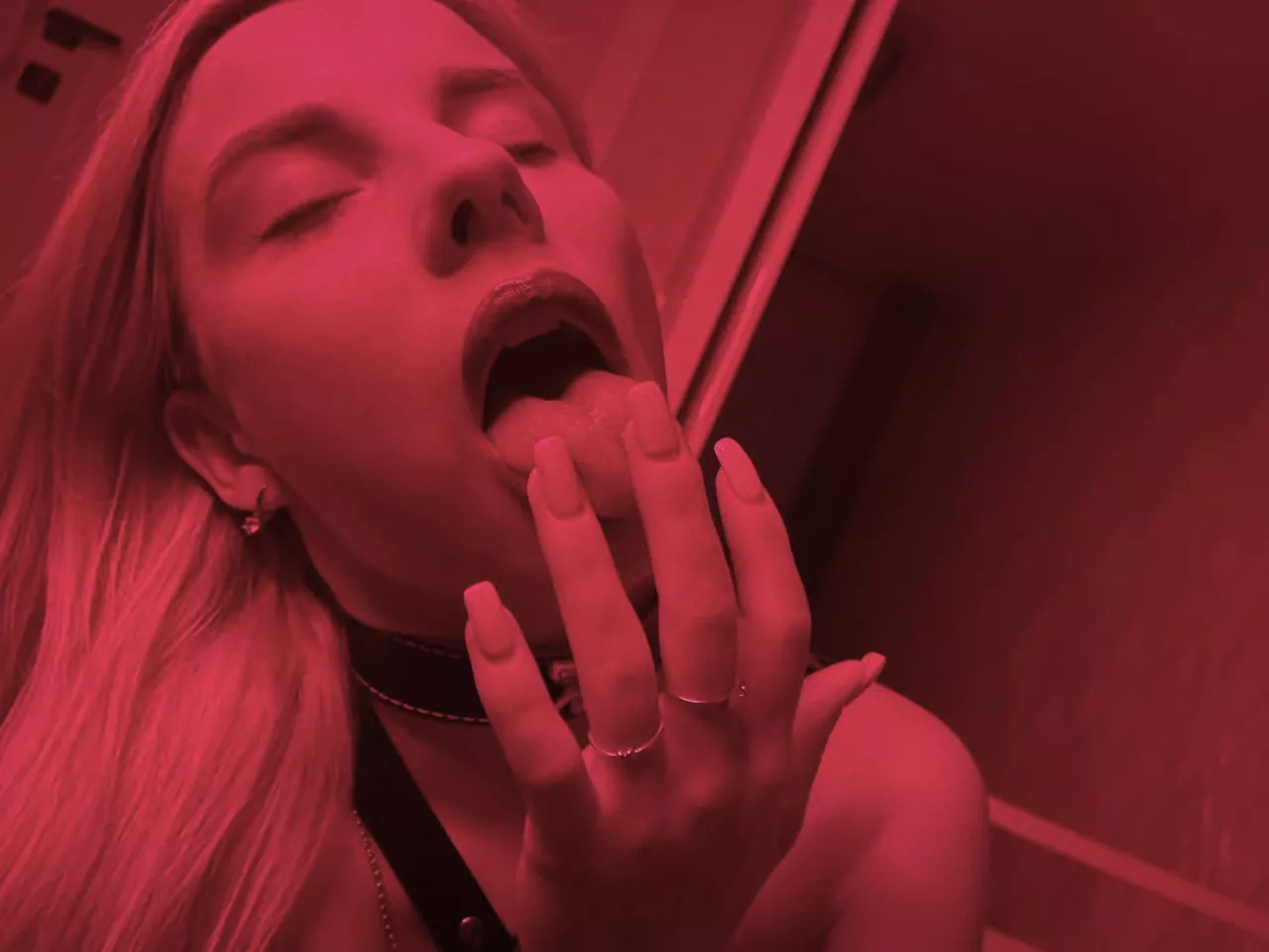 I hope my collar doesn’t intimidate you