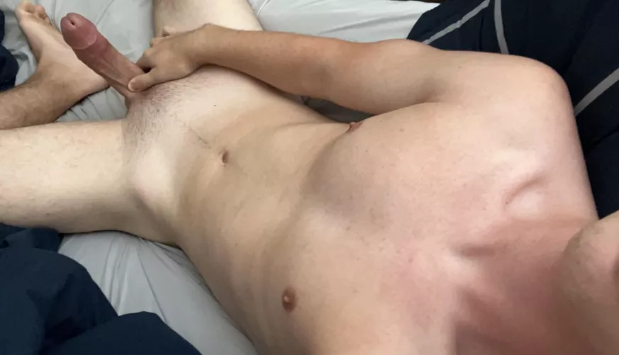 I love posting my nudes, it turns me on. Pms open