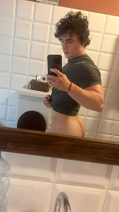 I really like to put my ass over the boys' faces.