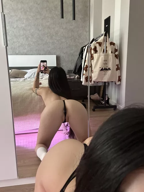 Shh...Don't tell my parents my booty is on reddit