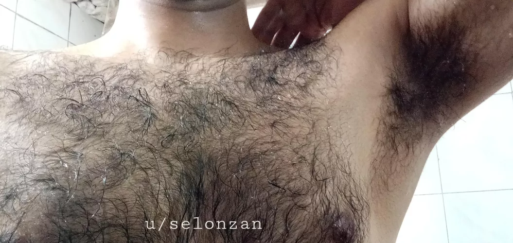 Showering And stinky armpits,..m 24