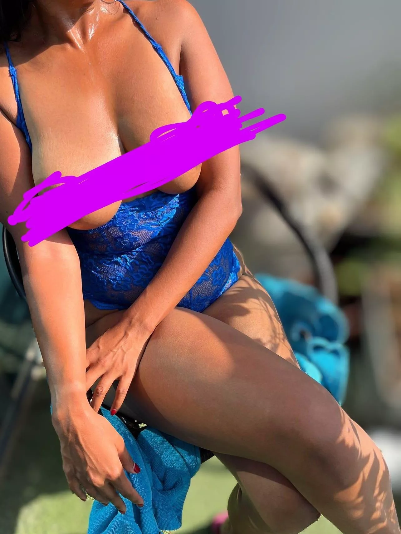 Topless sunbathing [f] ;)