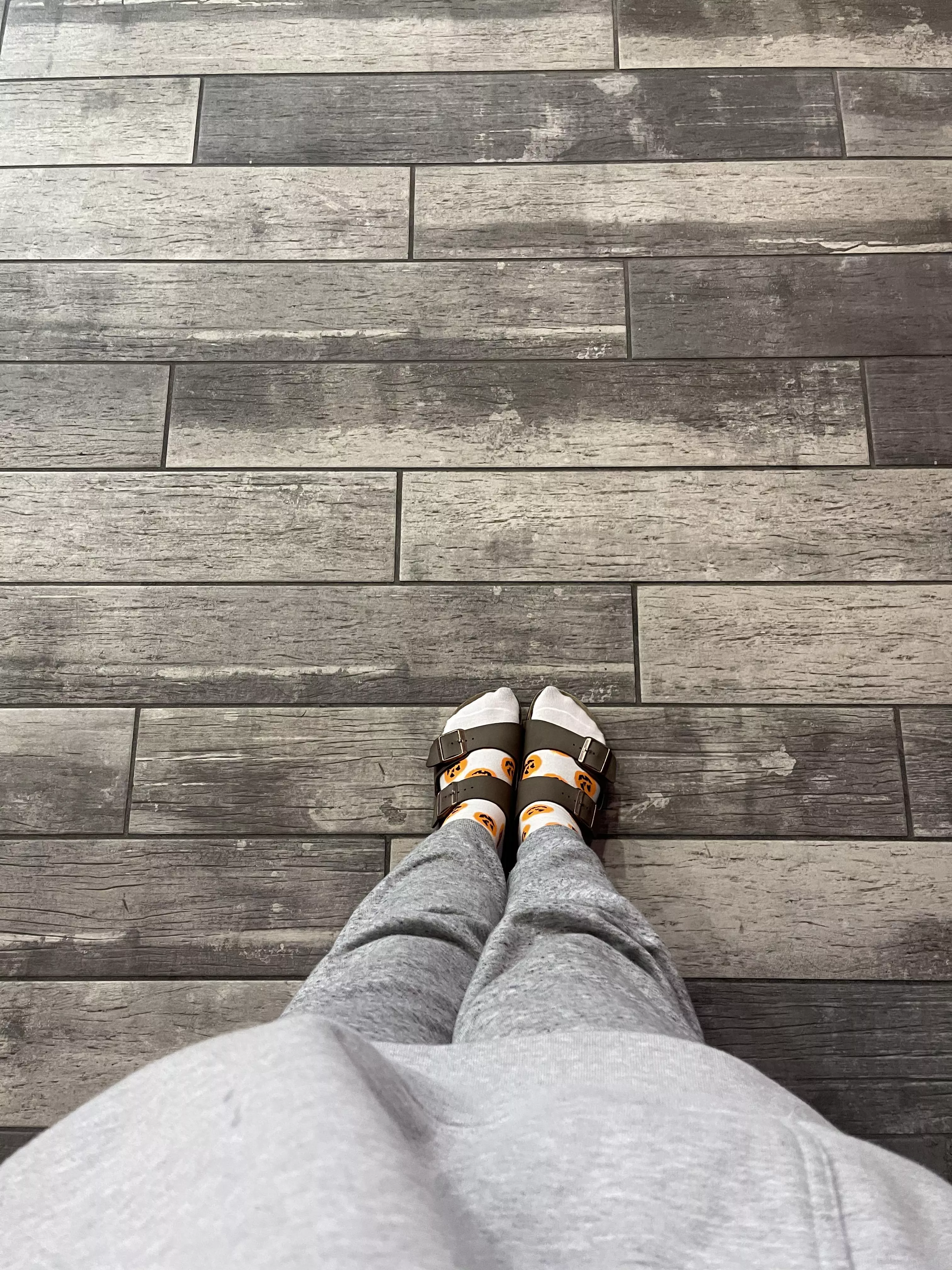 waiting for my pizza at dominos 🥰