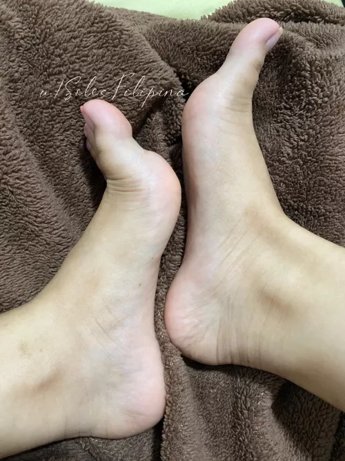 What can you say about the arches and a glimpse of my soft & smooth soles. Wanna see the full view? 😉