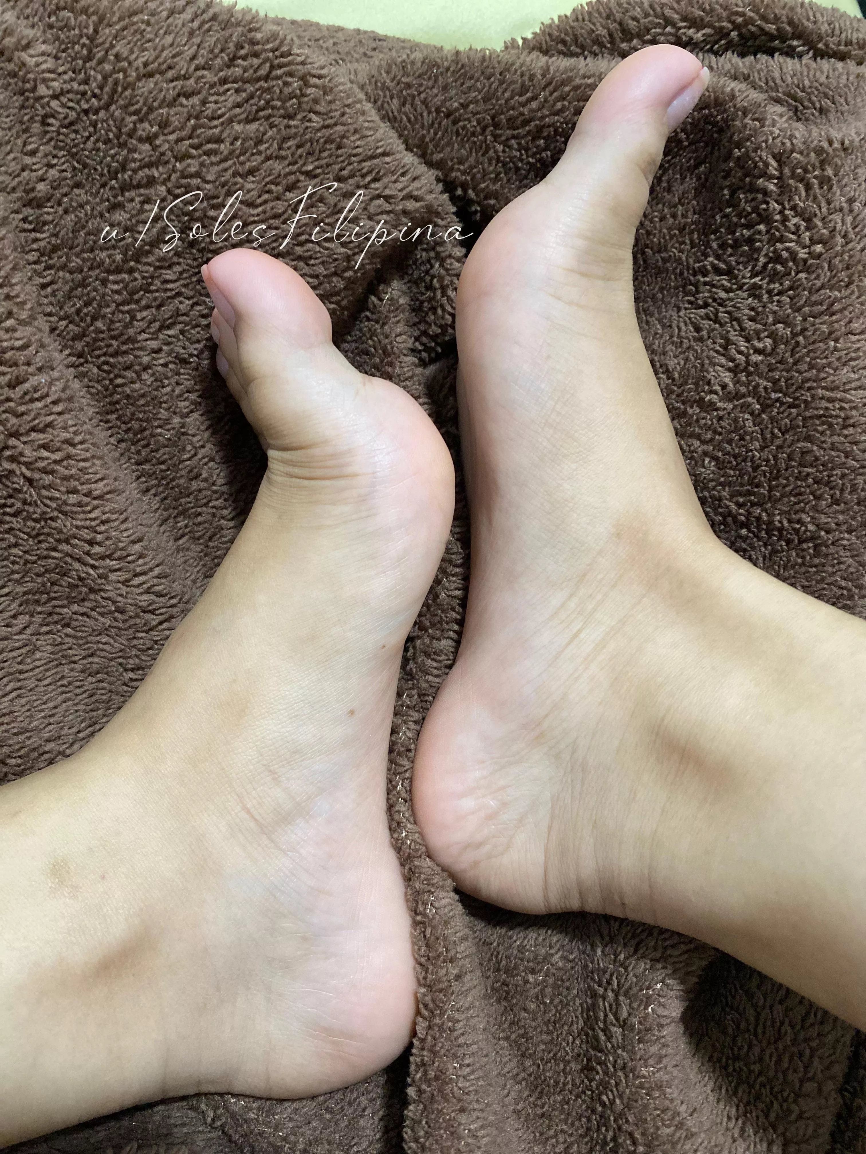 What can you say about the arches and a glimpse of my soft & smooth soles. Wanna see the full view? 😉