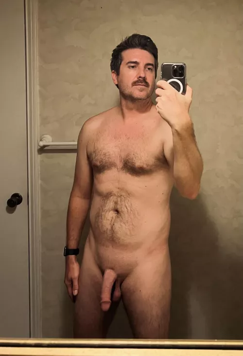 [39] Just a quick work selfie