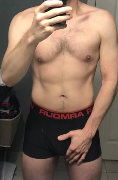 41 married fit DILF who is straight irl and bi af online. Horny af at work rn and need a bud to swap pics. Hit me up with ASL for snap.