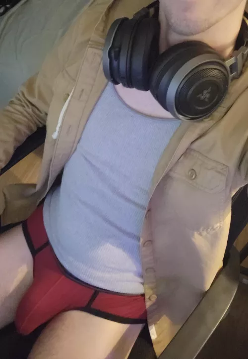 Anyone else get really hard when Astarion bites you in BG3??