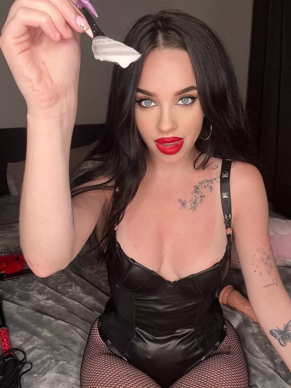 Be a good toy and open your mouth 😈