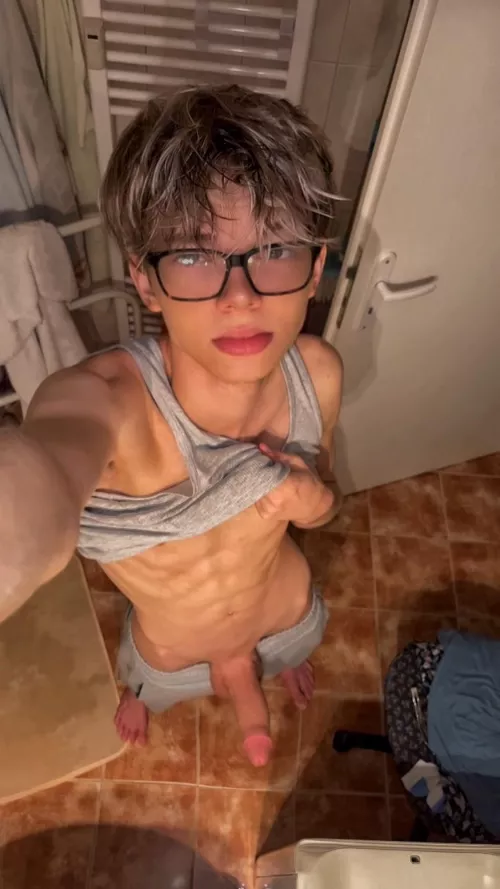 First time here👀 (20)