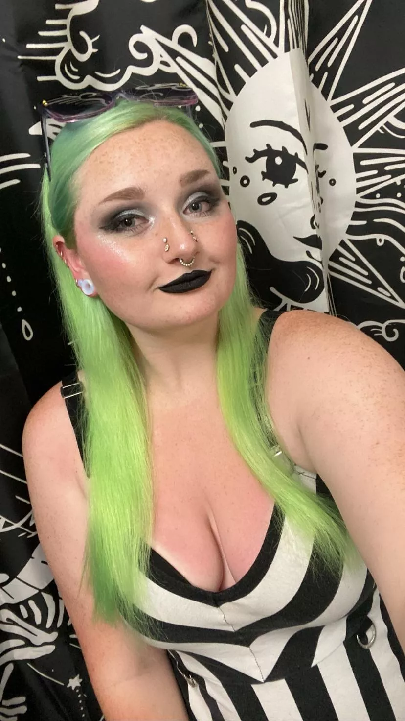 I love my green nudes by Kat4clysm