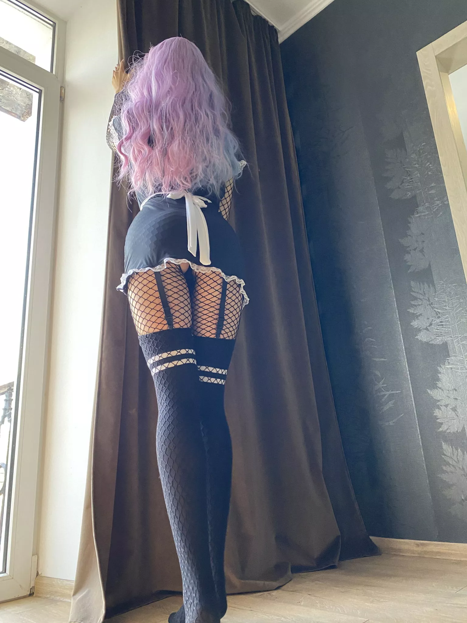 I wanna be a submissive maid for an older man 🤤