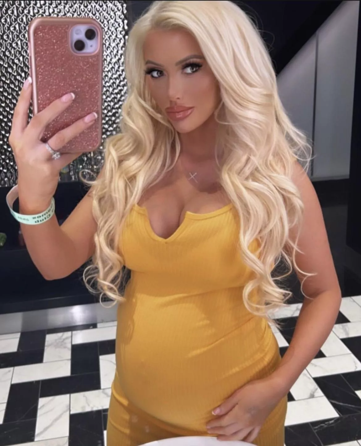 Pregnant Leah