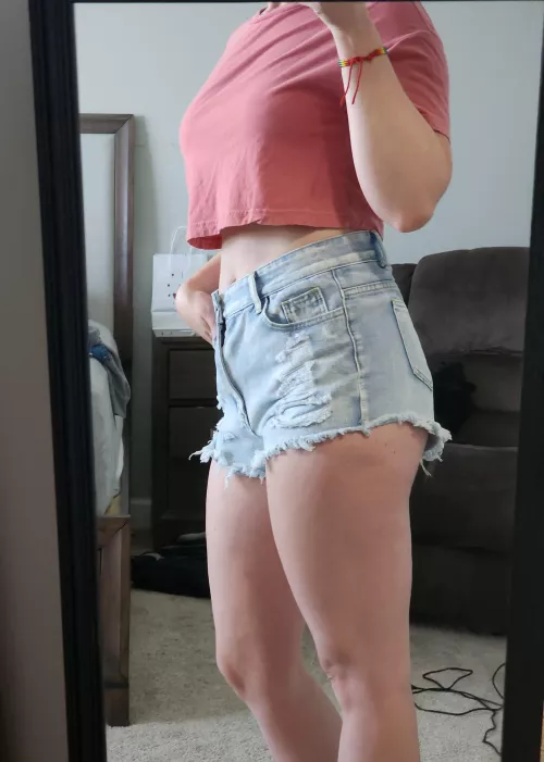 So sad that crop top weather is almost over [F]