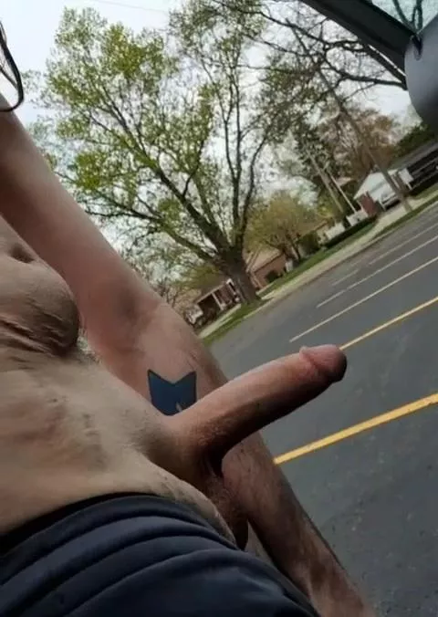 Suck me off where people will see your mouth on my cock 😈