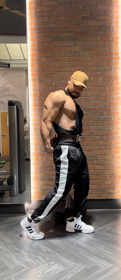 Who’s good at giving a massage?